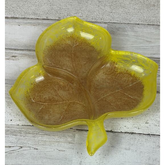 Vintage 3 Leaf Pattern Shape Divided Candy Nut Dish Pressed Painted Glass - Picture 1 of 5